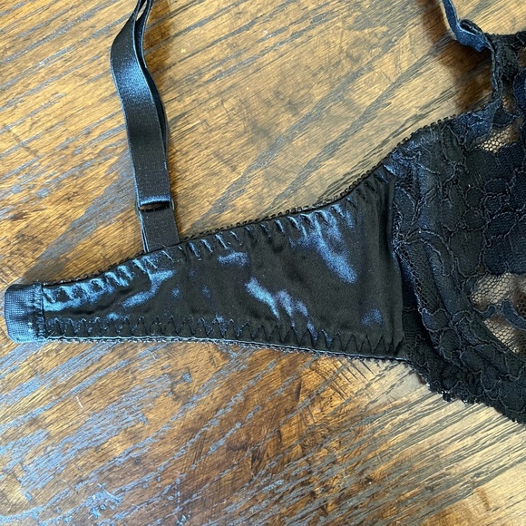 Vintage Victoria's Secret Lingerie Lace Bras - Picture 3 of 13
